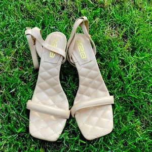 Mini beige heels